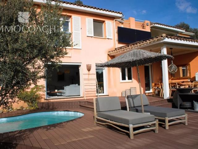 Belle villa vue panoramique jusqu'à la mer