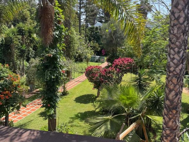 Belle villa à rafraîchir ou à raser à Anfa très belle rue