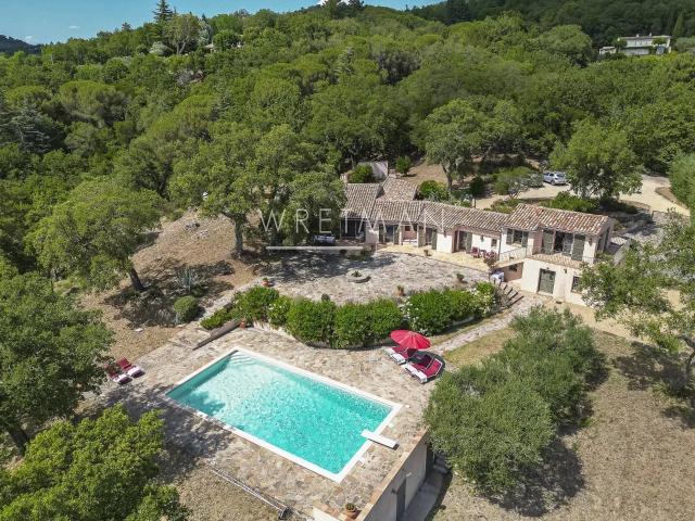Belle villa au calme absolu proche de Saint Tropez La Gard. 210m² La Garde Freinet
