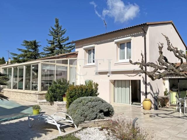 Belle villa au calme avec jardin paysagé et piscine – Valréas