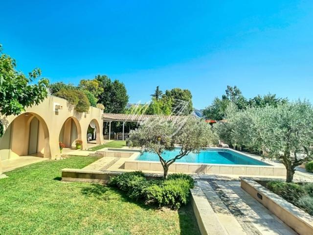 BELLE VILLA AVEC APPARTEMENT INDEPENDANT ET PISCINE