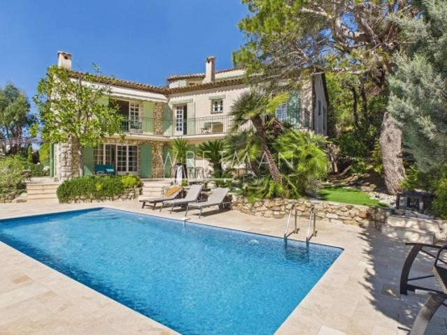 Belle villa avec grand jardin et piscine – Mandelieu la Napoule