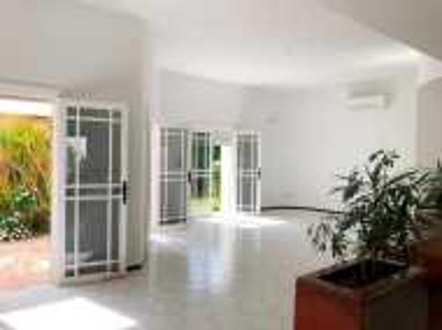 Belle villa avec piscine à louer à Souissi