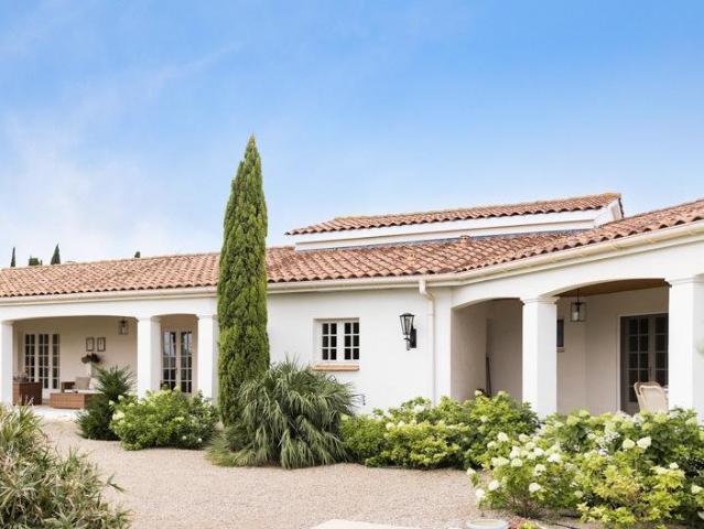 Belle villa avec piscine et vue 147m² Escales