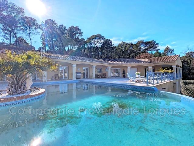 Belle villa avec vue panoramique et piscine à débordement