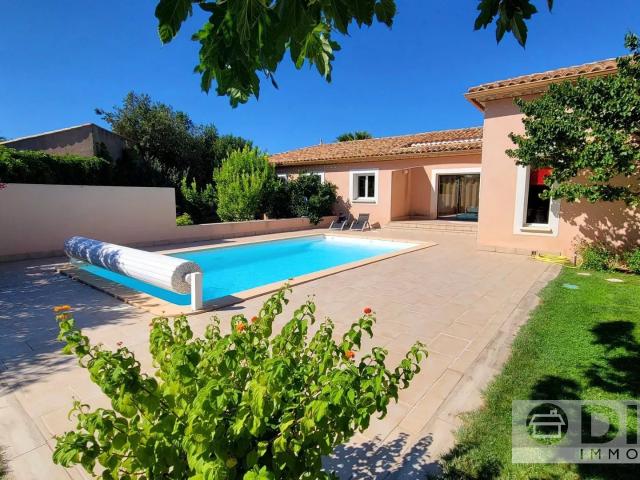 Belle villa avec 4 chambres et piscine