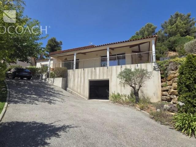 Belle villa contemporaine avec vue mer à Hyères