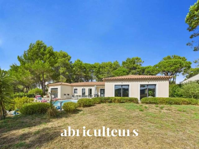 Belle villa contemporaine/vue panoramique Bagnols en Forêt Domaine privé sécurisé