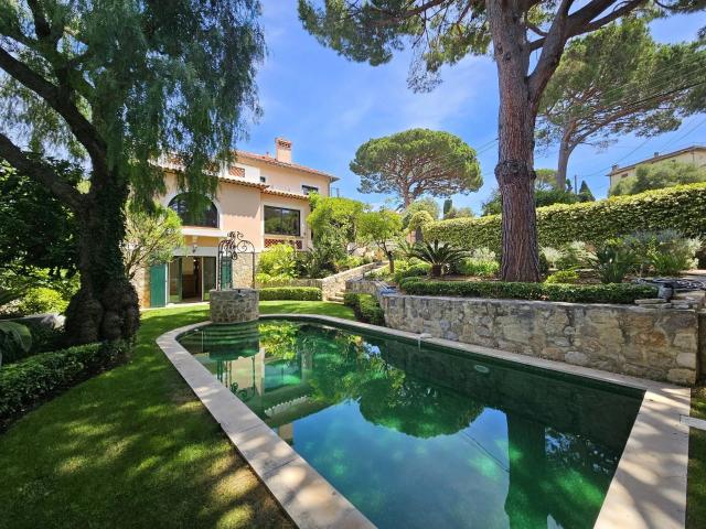 Belle villa cosy dans prestigieux domaine privé 260m² Antibes
