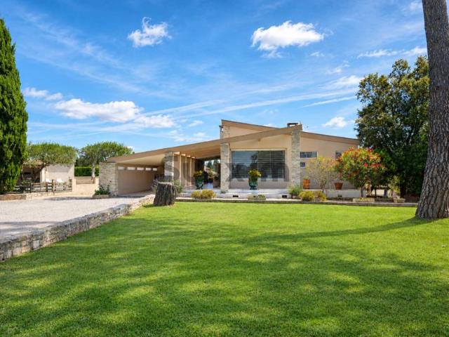 Belle villa d'architecte avec piscine et grand terrain arbor
