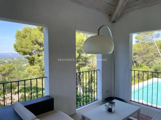 Belle Villa d'architecte magnifiquement située avec une vue. 200m² Lorgues