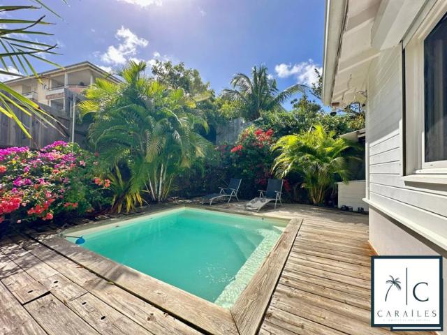 Belle villa de 158 m² avec piscine, dépendance et aperçu mer
