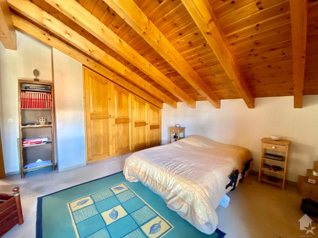 Belle villa de 200 m2, 2 garages, magnifique jardin et vue dégagée! Dreamo. Ch