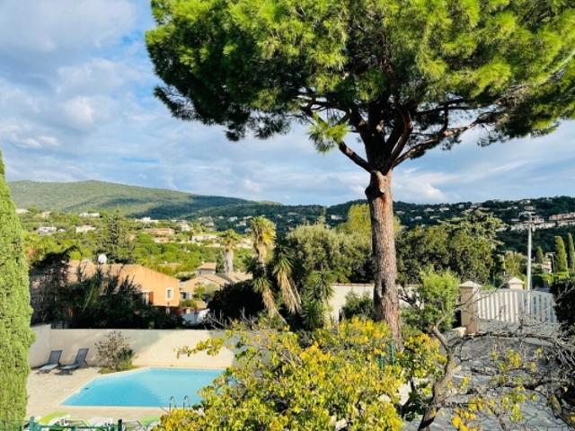 BELLE VILLA DE 205 M² + APPARTEMENT INDÉPENDANT DE 32 M² AVEC PISCINE AU CALME À 800 M DE LA PLAGE DU PARC À PIEDS