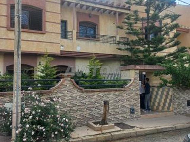 Belle villa de 243 mètres à El Hajeb