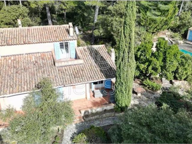 Belle villa de 3 chambres avec piscine, à pied du centre du village