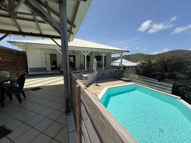 Belle villa de type F4 avec piscine et vue mer Pointe Savane
