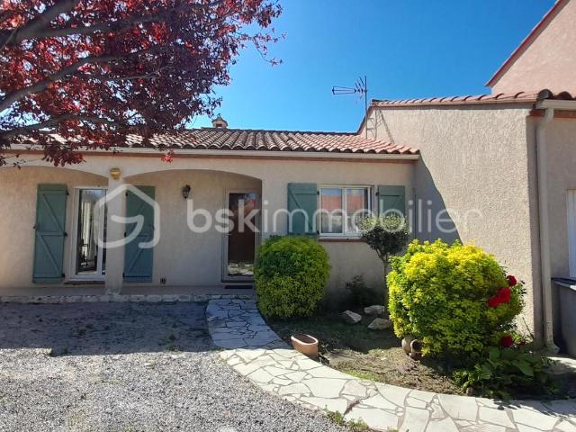 Belle villa de plain pied avec jardin et garage