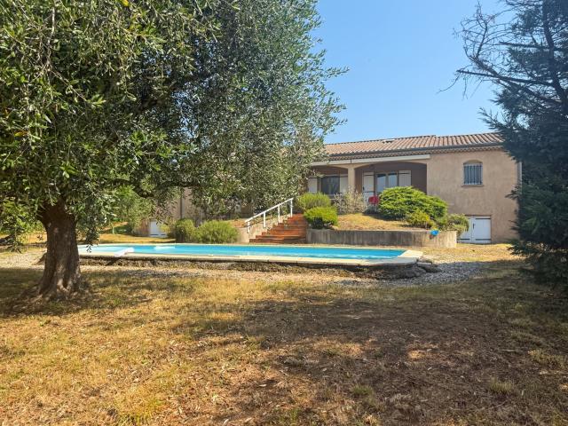 Belle Villa de Plain Pied avec Piscine 155 m2 Habitables Jar. 159m² Saint Etienne de Fontbellon