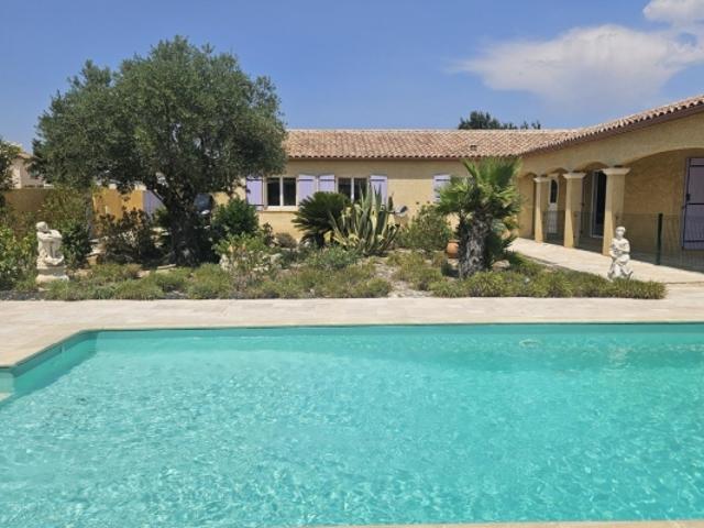 Belle villa de plain pied avec piscine, annexe et sous sol