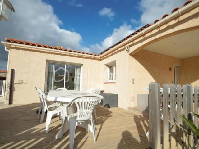 Belle villa de plain pied avec piscine et garage