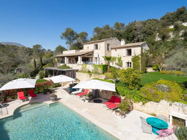 Belle villa en pierre avec 1.5 hectares à la Colle sur Loup