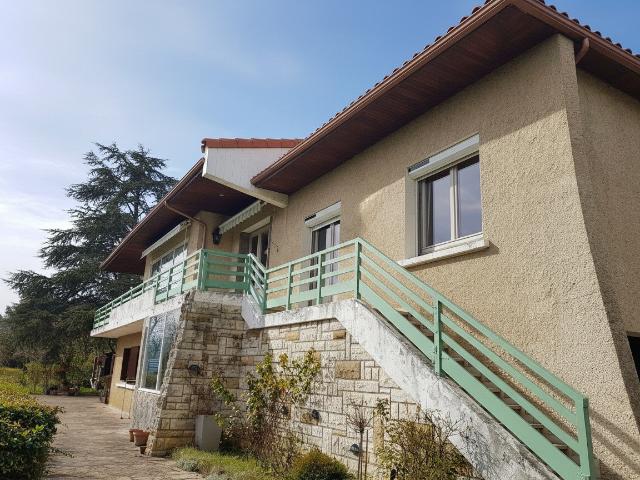 BELLE VILLA EN POSITION DOMINANTE SECTEUR CONDOM