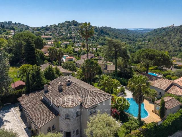 Belle villa familiale avec vue mer et vue sur Saint Paul de Vence