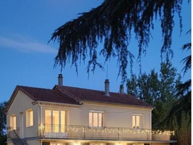 CARDET, Belle Villa Familiale de 7 pièces 149.5 m2 avec fort potentiel sur 897 m2 de terrain