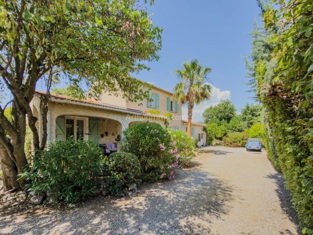 Belle Villa Familiale de Type 6 avec piscine et jardin paysa. 156m² Draguignan