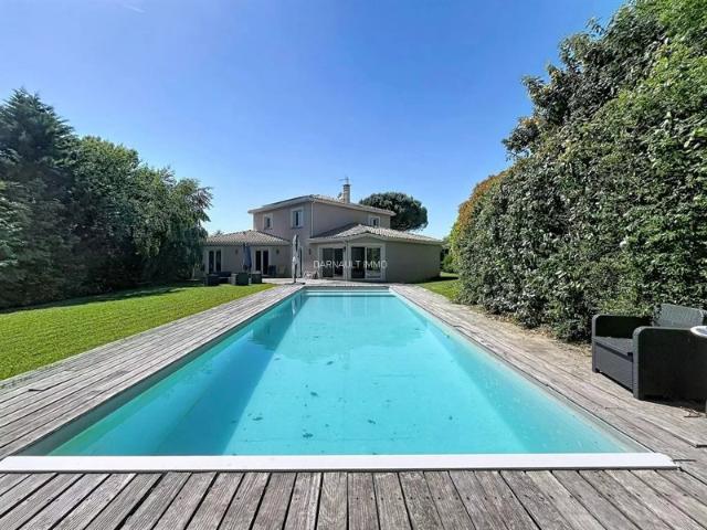 BELLE VILLA FAMILIALE SANS VIS A VIS AU CALME AVEC DE TRES BELLE
