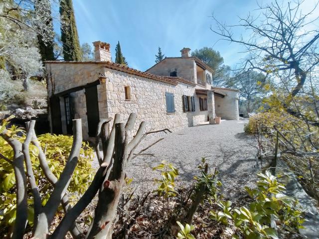 BELLE VILLA INDIVIDUELLE EN PIERRE AVEC VUE PANORAMAIQUE