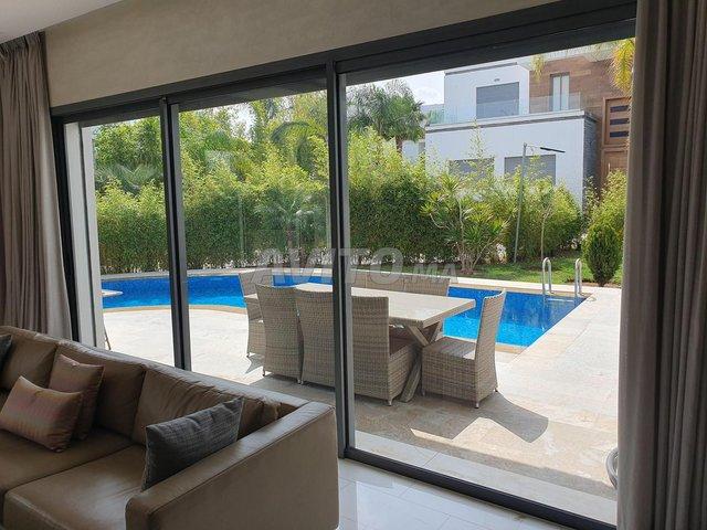 Belle villa moderne et spacieuse sur avenue med vi