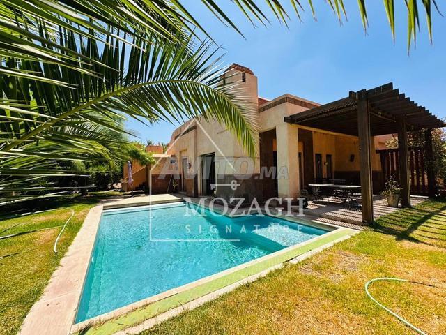 Belle villa plain pied avec piscine sur résidence