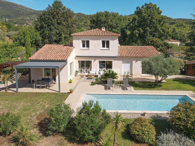 Belle Villa récente et spacieuse dans la campagne au calme avec piscine