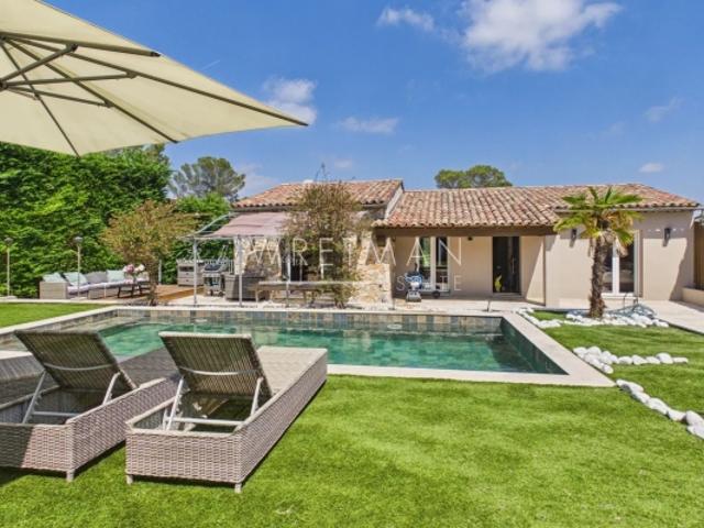Belle villa située dans un domaine fermé avec piscine et 4 chambres Mougins