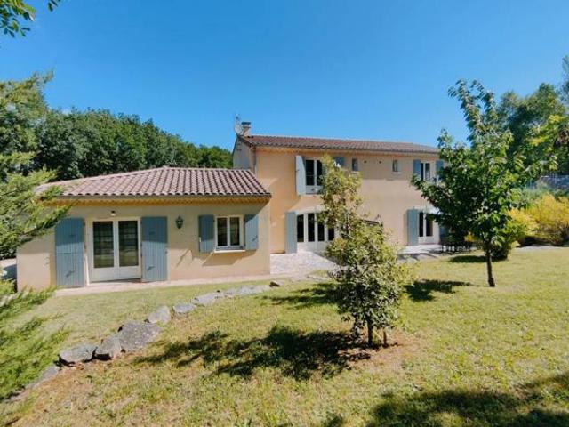 BELLE VILLA SPACIEUSE AVEC GRAND TERRAIN ET LOGEMENT INDEPENDANT