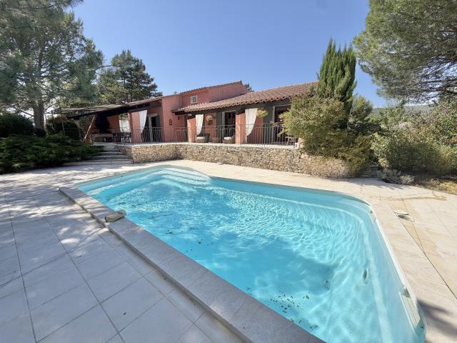 Belle villa sur parc arboré avec piscine ! 172m² Saint Saturnin lès Apt