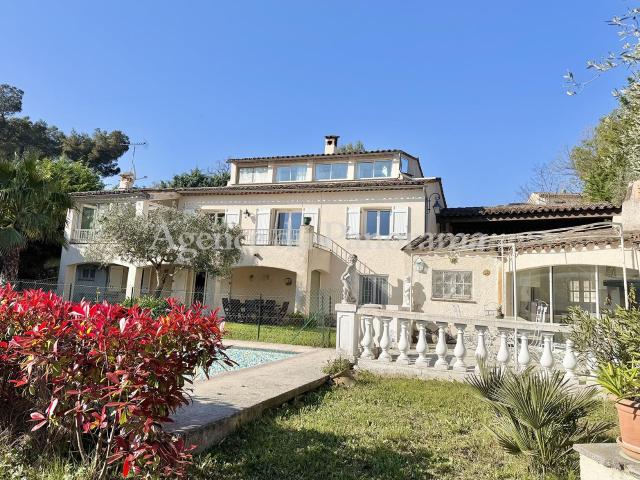 Belle Vue Degagee Pour Cette Magnifique Villa 246m² Cabris