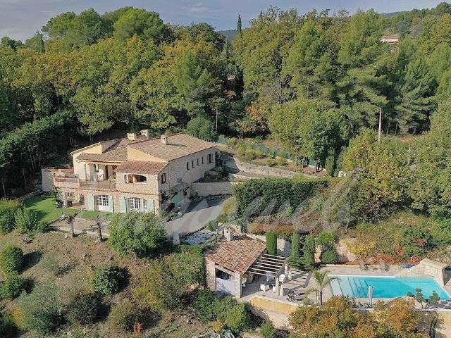 Belle vue village Maison de caractère de 225 m² avec 3 chamb. 226m² Fayence