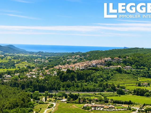 Belle appartement en pierre. 3 chambres, Grand terrasse. LE CASTELLET
