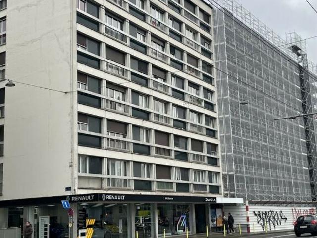 Belle arcade de 610 m2 et son dépôt de 638 m2 au coeur de Plainpalais