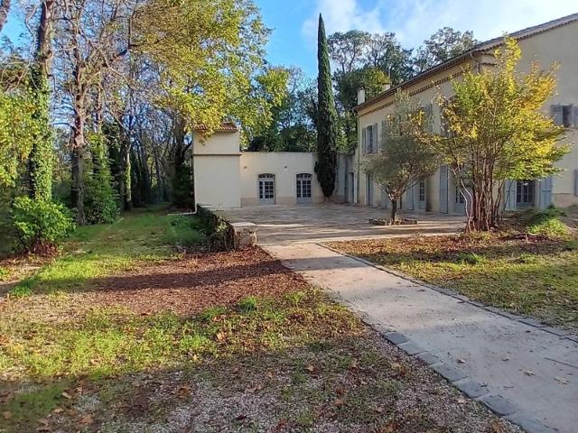 Belle bastide commerciale à louer