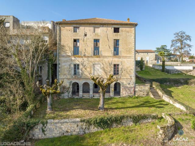 Belle bâtisse au coeur de Prayssas 450m² Prayssas