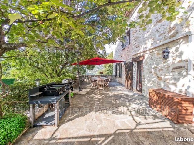Belle bâtisse en pierre de 124 m² habitable + dépendance sur terrain arboré de 2 133 m²
