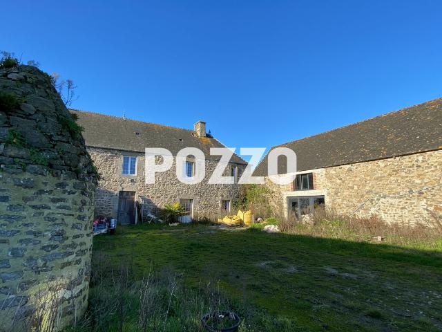 Belle bâtisse en pierres à Saint Vaast la Hougue