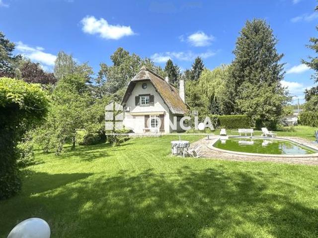 Belle chaumière de 140 m2, avec piscine et parc arboré