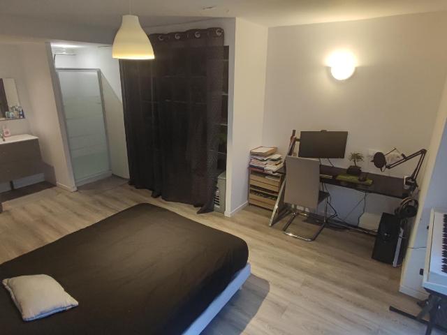 BELLE CHAMBRE AVEC SALLE DE BAIN PRIVATIVE