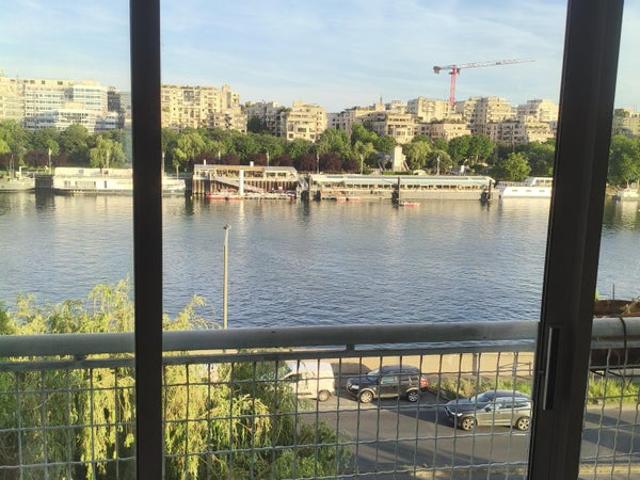 Belle chambre, Courbevoie vue sur seine