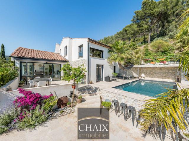 Belle contemporaine avec vue mer appartement indépendant piscine garage